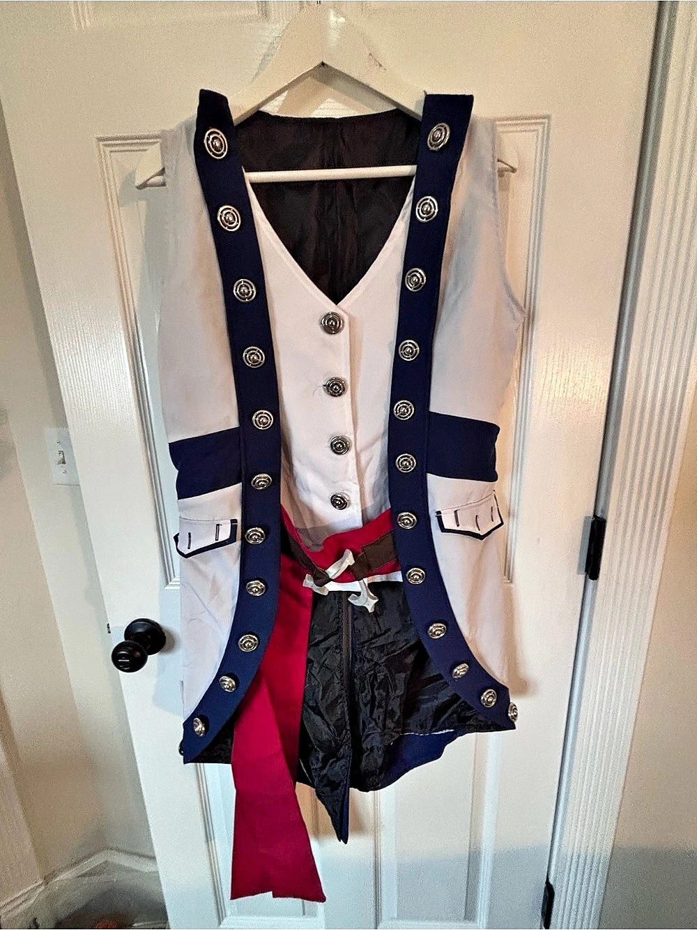 Assassin's Creed Costume White & Blue Size Medium